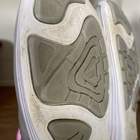 Vionic tennis shoe size 10 - Picture 8 of 8